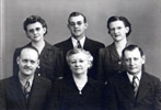 Emma (Brockmeyer) Wessel and her 5 children in 1945 - Freda, Bob, Cora, Harold, and Donald (Pat)
